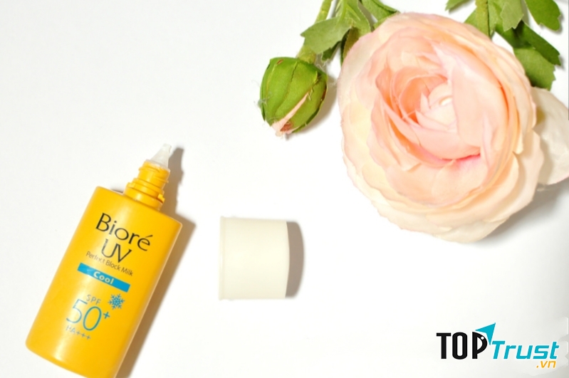 Đây là loai kem chống nắng có mức giá hợp lí phù hợp với làn da khô.