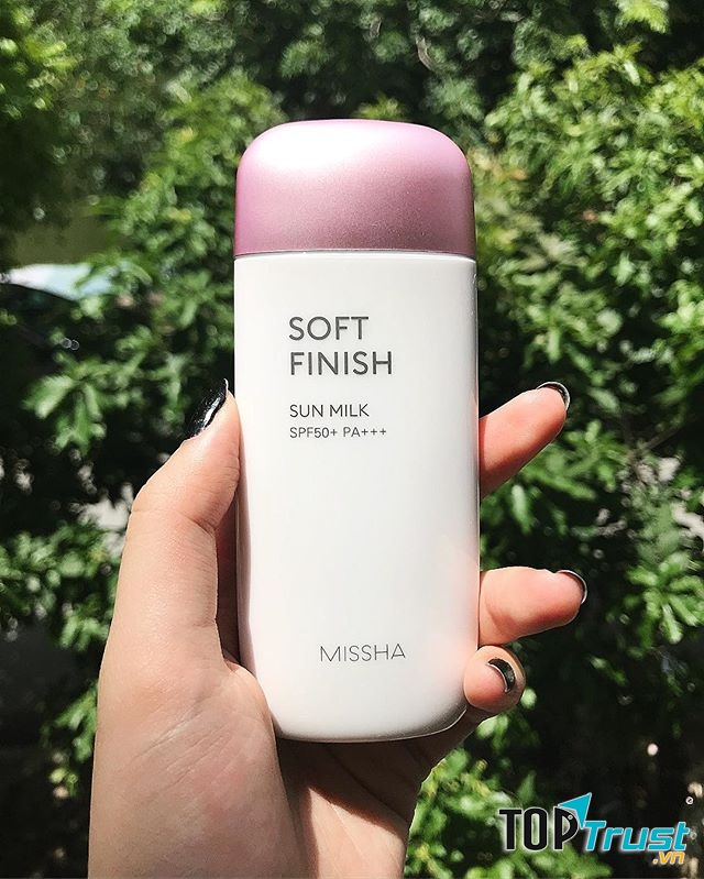 Kem chống nắng dạng sữa dịu nhẹ, nâng tone da Missha All-Around Safe Block Soft Finish Sun Milk SPF50+ PA+++