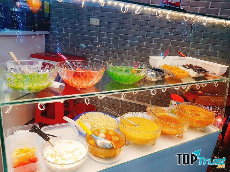  Với đủ các loại chè cho khách hàng lựa chọn như chè xoài Hong Kong, chè bưởi, chè thạch, chè sương sa caramen