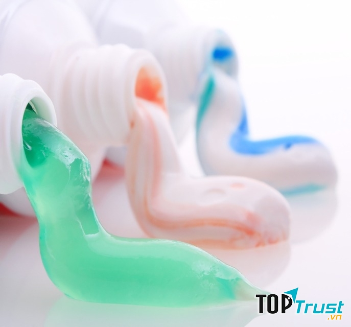 Hãy trộn baking soda và kem đánh răng và tiến hành đánh răng như thường lệ, răng của bạn sẽ khỏe và trắng lên nhanh chóng.