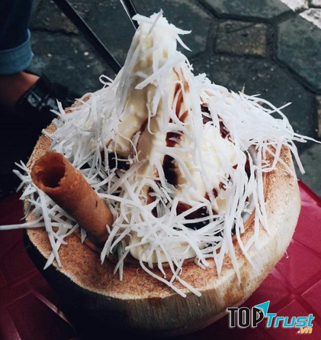 Kem Dừa đầy ụ phủ dừa sợi.