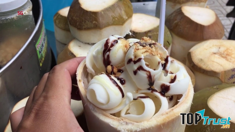 Kem dừa Thái Lan chính là món kem đường phố đặc trưng của xứ sở chùa Vàng