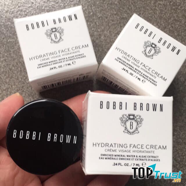 Kem dưỡng ẩm Bobbi Brown - Hydrating Face Cream tụng ca với bản năng cung cấp nước với kiến trúc giàu độ ẩm, nhẹ nhõm giúp kem thẩm thấu vào da.