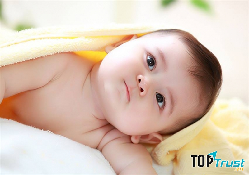 Kem dưỡng ẩm Chicco chứa Omega và Vitamin E được chiết xuất từ tinh dầu cấm gạo và tinh dầu lưu ly