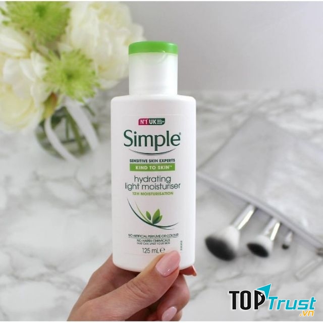 Kem dưỡng ẩm Simple Kind To Skin Hydrating Light Moisturiser