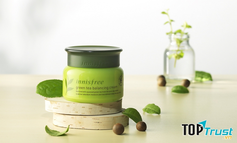 Sản phẩm kem dưỡng da của thương hiệu này cũng không khiến chúng ta thất vọng vì khả năng dưỡng ẩm cao