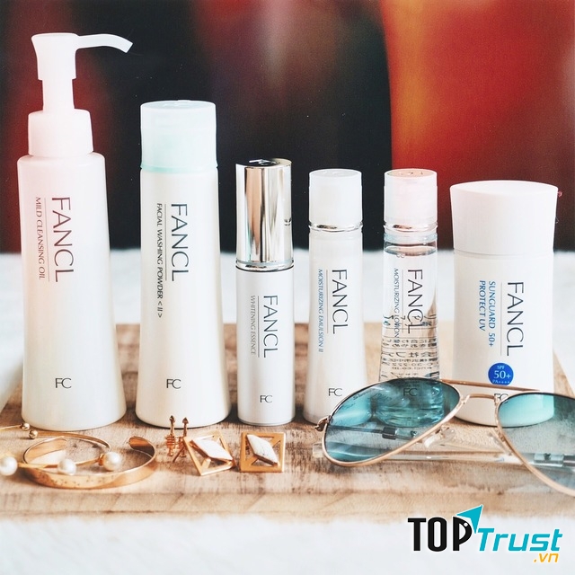 Kem dưỡng Fancl Body Milk – Whitening and aging care