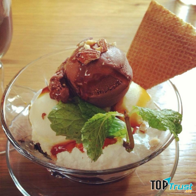 Lẩu kem được bày trí sang trọng