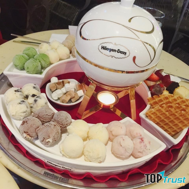 Các phần lẩu kem đầy đặn, nên dù giá khá cao tính ra cũng không quá đắt.
