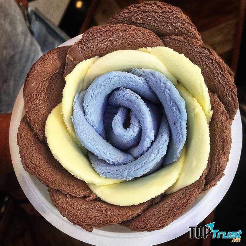 Kem hoa hồng socola