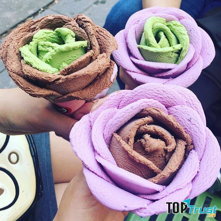 Kem hoa hồng socola