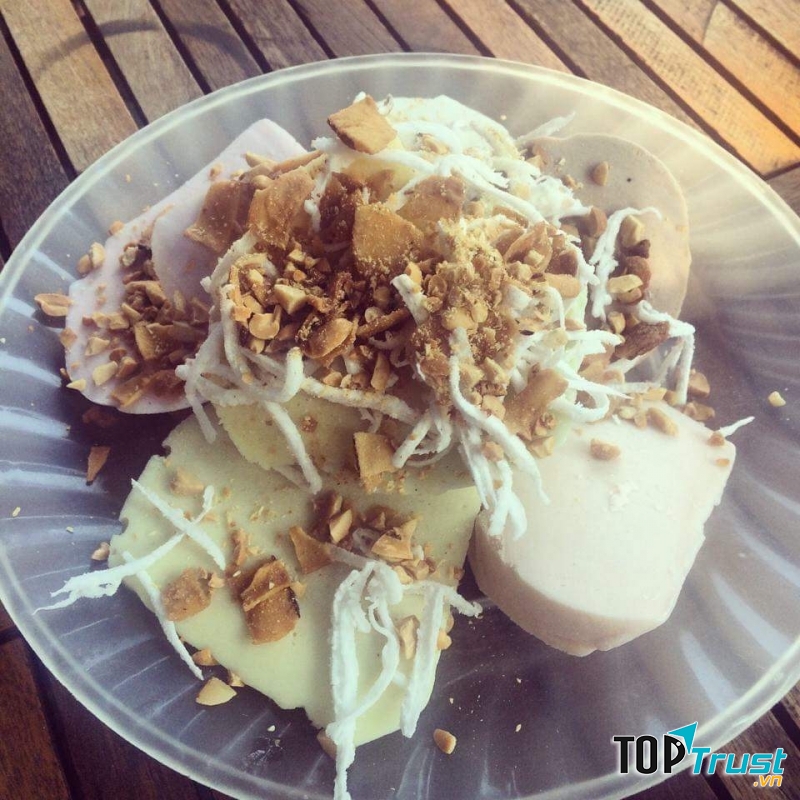 Phần kem ký Trần Quốc Toản cực ngon mắt được trang trí giản dị