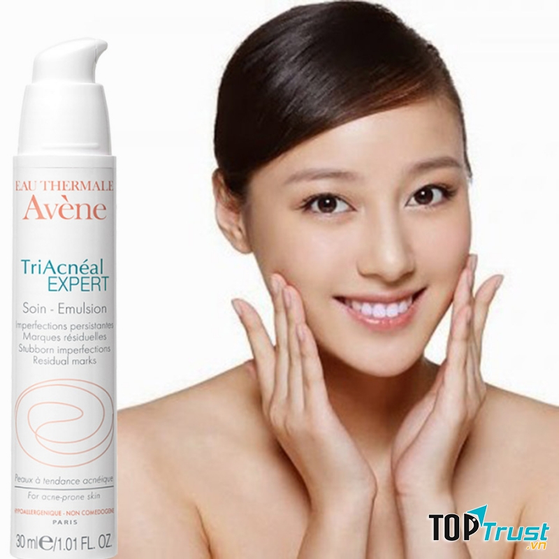 kem dưỡng giảm mụn trứng cá Triacneal Expert Emulsion