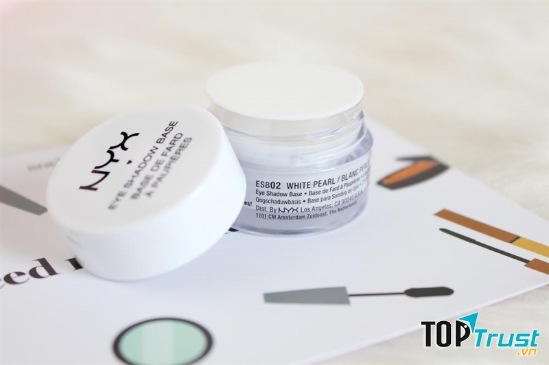 Kem lót mắt Nyx Eyeshadow Base