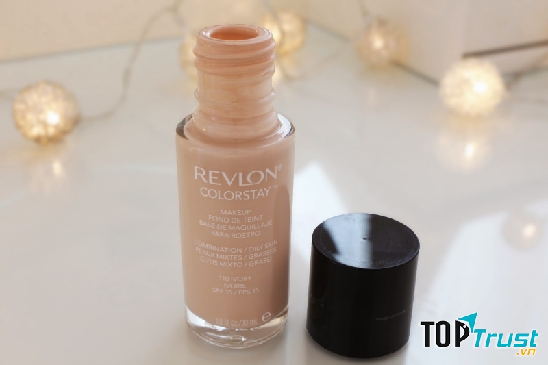 Sửa dụng kem nền tông vàng để phù hợp với làn da nâu