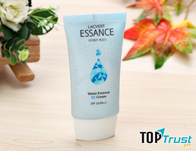 Thành phần chính ﻿water Essence trong kem nền có tác dụng bổ sung nước, tăng cường độ ẩm