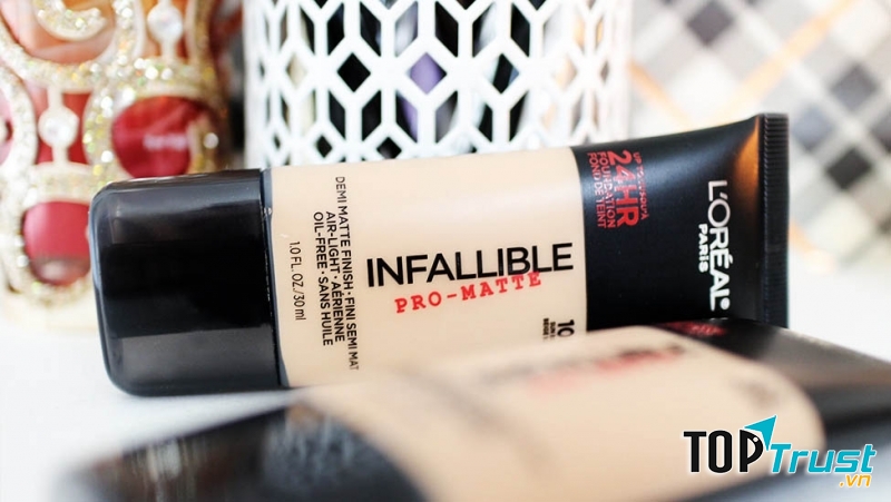 Kem nền L’Oreal Infallible Pro-Matte 24HR Foundation lên da cực kì tự nhiên, không gây nặng mặt và khá lì.