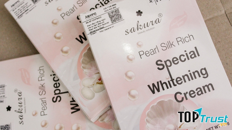 Kem tắm trắng Sakura Pearl Silk Rich Special Whitening Cream