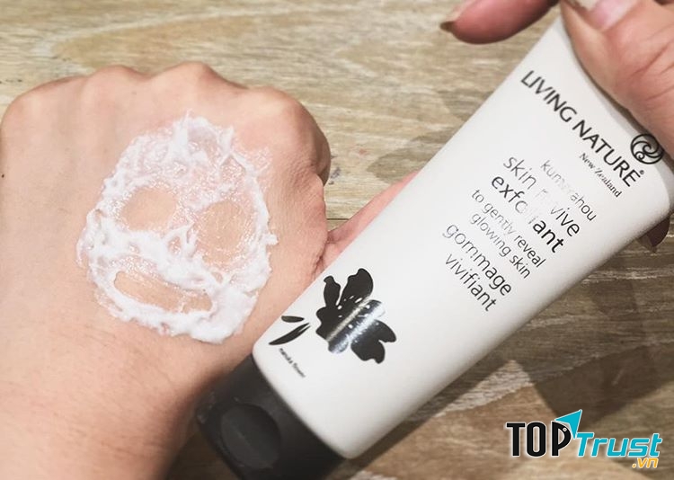 Kem tẩy tế bào chết Living Nature Skin Revive Exfoliant