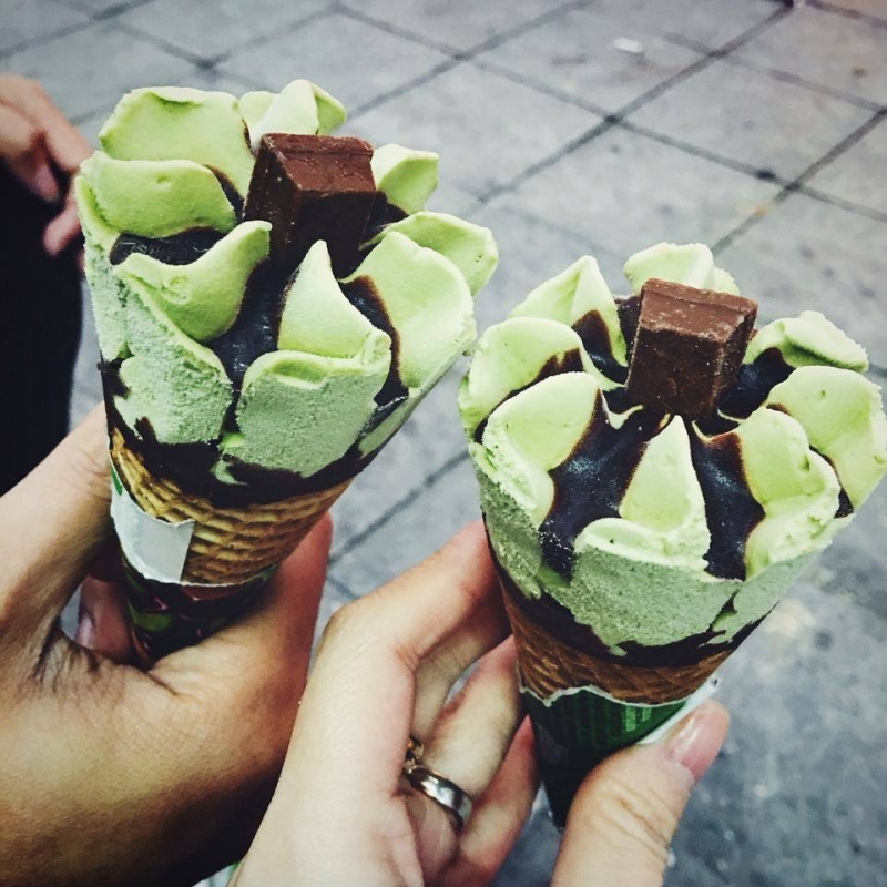 Kem trà xanh KitKat - Hàng Hòm