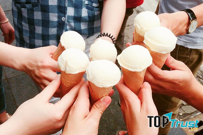 Kem Tràng Tiền đã trở thành một thương hiệu ẩm thực nổi tiếng và uy tín tại Hà Nội.