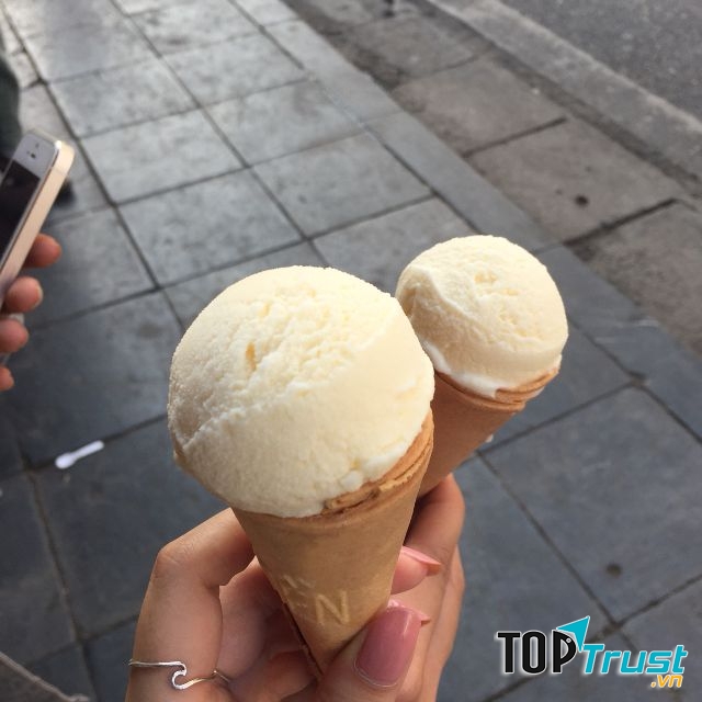 Kem Tràng Tiền – 8.000đ/cây