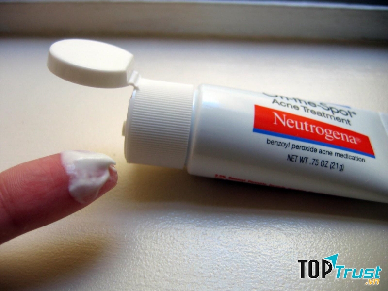 Kem trị mụn Neutrogena On The Spot Acne Treatment