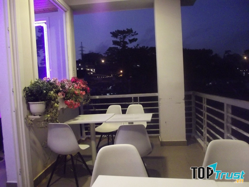Một góc nhỏ thơ mộng của Cà Phê - Kem Việt Hưng