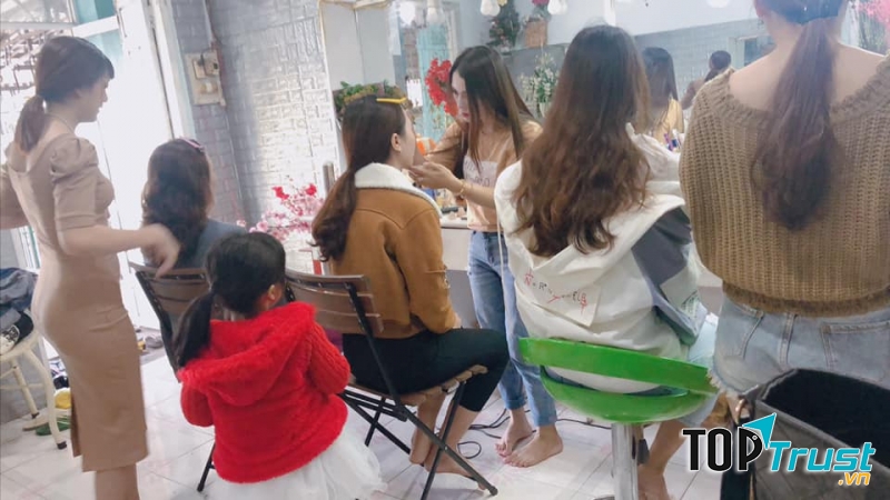 Ken Zj lúc nào cũng đông khách