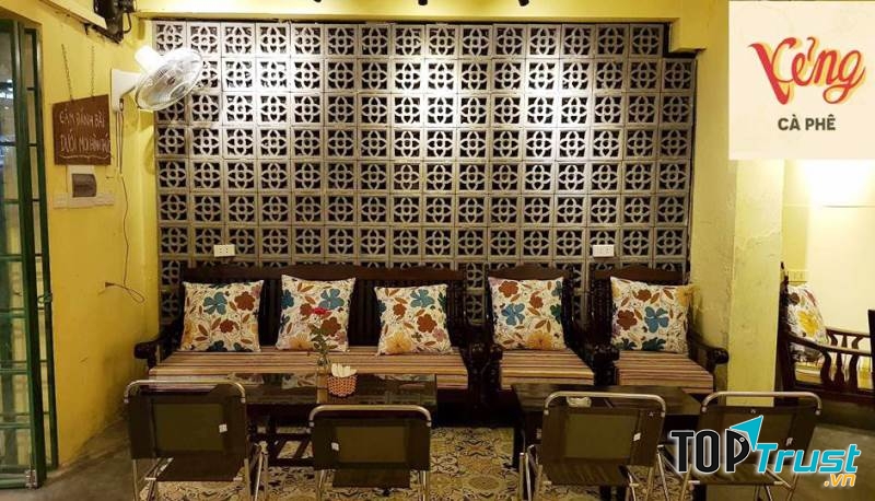 Đến với Kẻng Cà Phê, bạn như hòa mình vào một căn nhà với dáng vẻ Hà Nội xưa