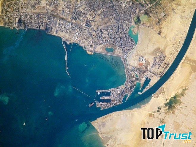 Kênh Suez nhìn từ trên cao