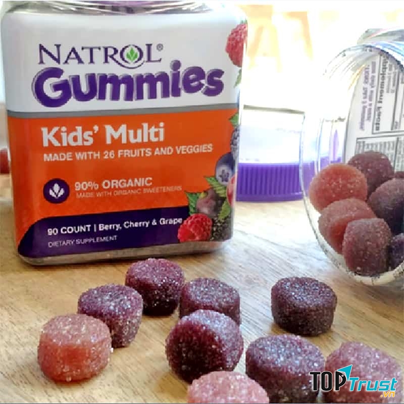Kẹo dẻo Multi Natrol Gummies Kids cung cấp hàm lượng vi khoáng cần thiết mỗi ngày qua 3 viên kẹo dẻo hương vị trái cây thơm ngon