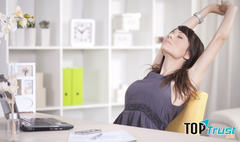 Kéo tay từ đằng sau