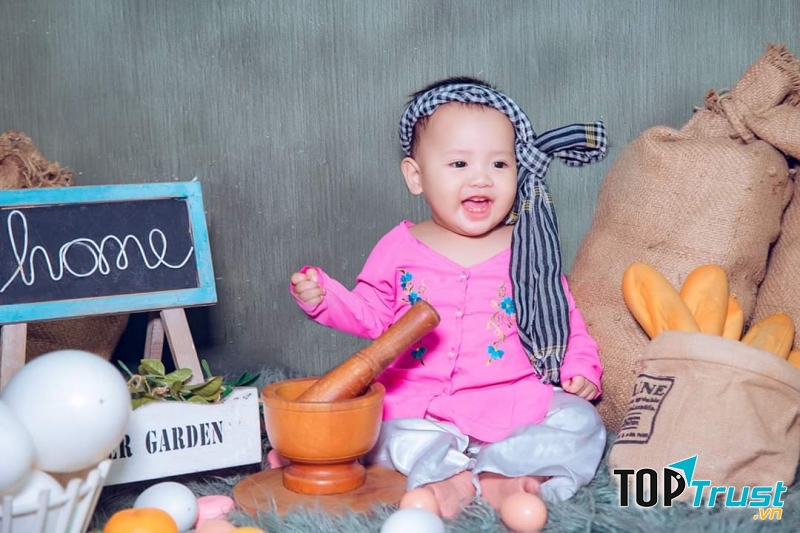 Ảnh chụp bé rất tự nhiên và tươi tắn