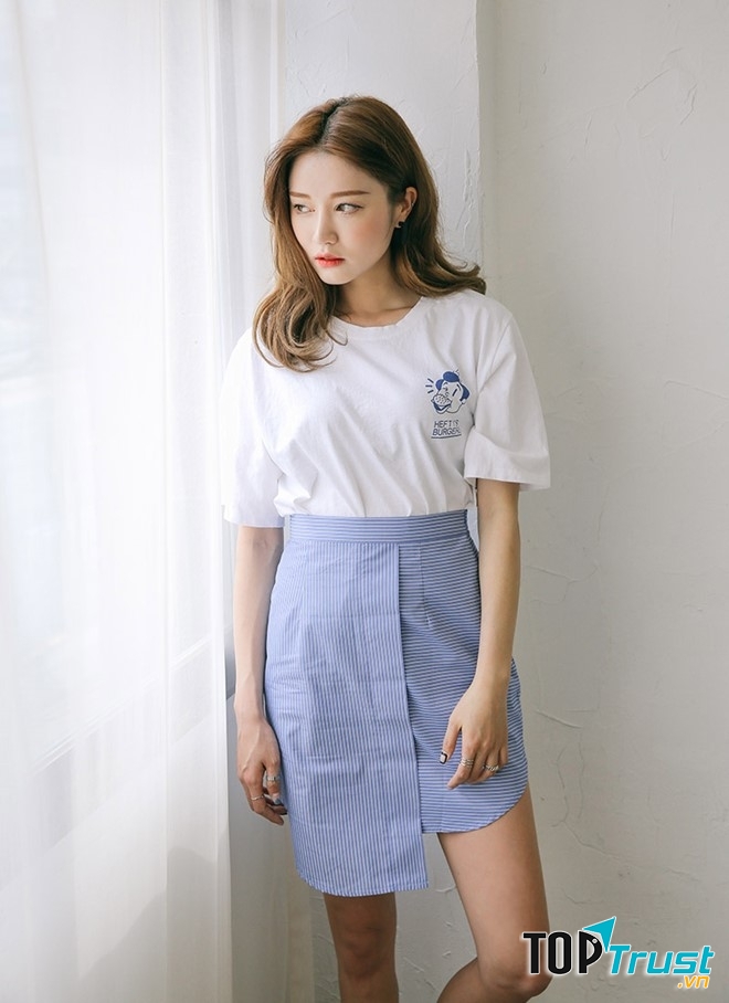 Phá cách với chiếc váy vạc lệch xanh thanh lịch làm nên 1 vẻ ngoài trẻ trung, xinh xắn!