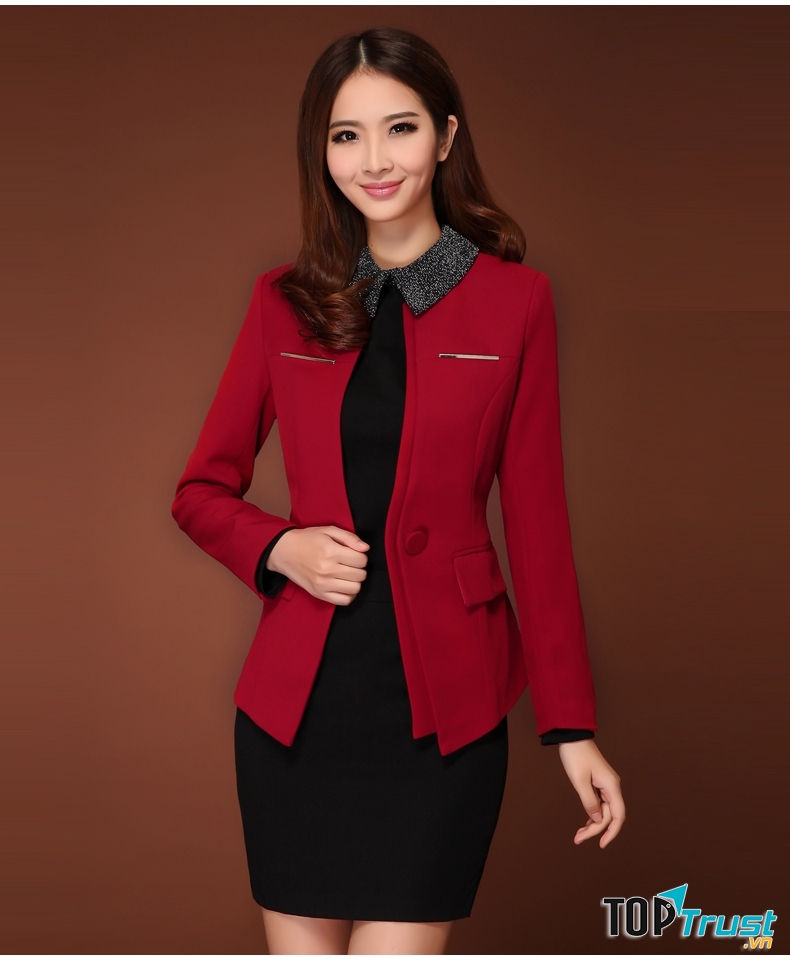 Vest và váy liền thân.