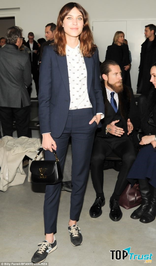 Năng động khi kết hợp với giày thể thao.