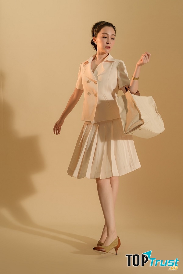 Những chiếc vòng cổ, vòng tay giúp chủ nhân của trang phục thêm phần trang nhã.