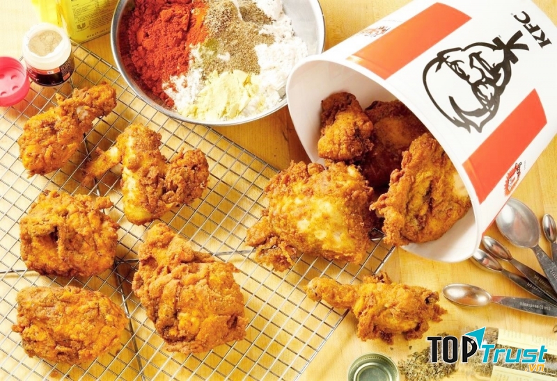 Gà rán làm từ công thức bí mật với 11 loại gia vị và thảo mộc.