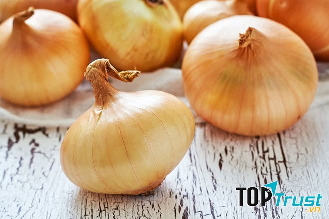 Khắc phục rụng tóc tại nhà bằng nước ép hành tây