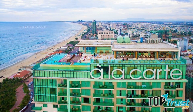 Khách sạn Alacarte Đà Nẵng nằm ở khu vực Sơn Trà, gần biển và rất dễ dàng tìm đến các địa điểm du lịch nổi tiếng