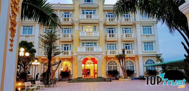 Khách sạn Blue Star