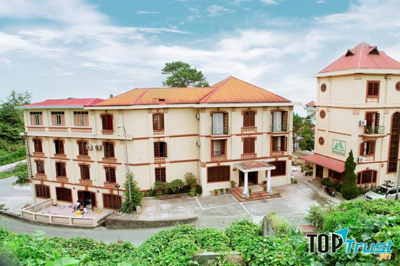 Khách sạn Cây Thông