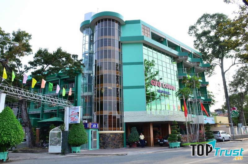 Khách sạn Cửu Long là một khách sạn nổi tiếng được nhiều người biết đến với vẻ sang trọng, tiêu chuẩn 3 sao