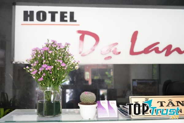 Khách sạn Dạ Lan