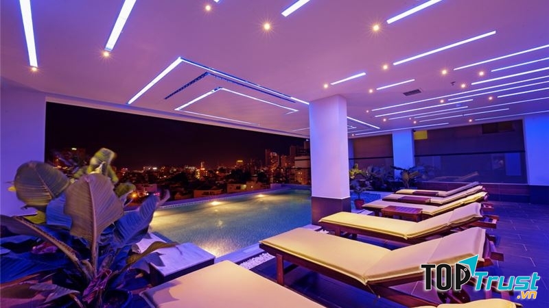 Khách sạn này nằm ngay tại trung tâm thành phố Đà Nẵng khá thuận tiện cho du khách tham quan