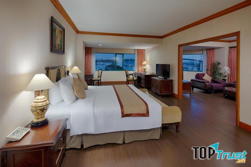 Khách sạn Hạ Long Plaza