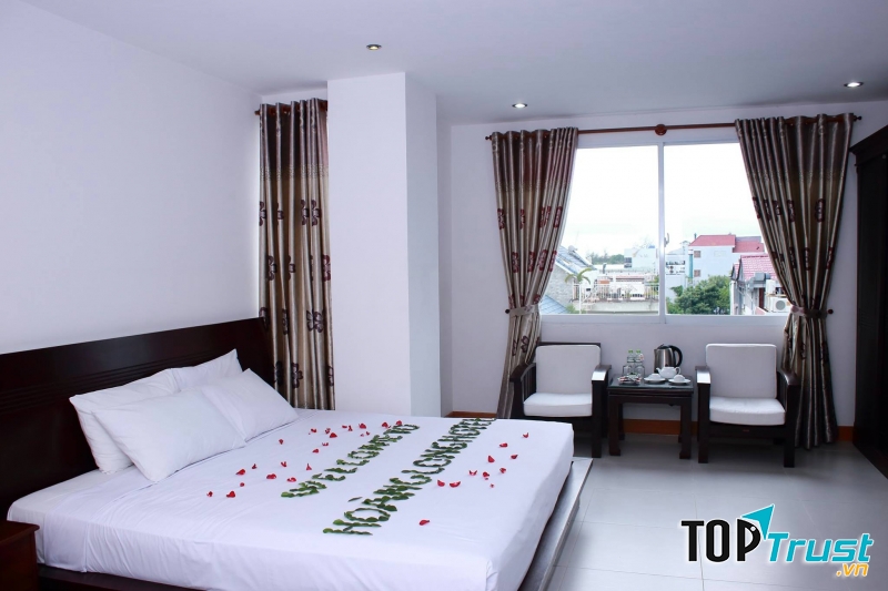 Cách bày trí gọn gàng sang trọng tại Khách sạn Hoàng Long