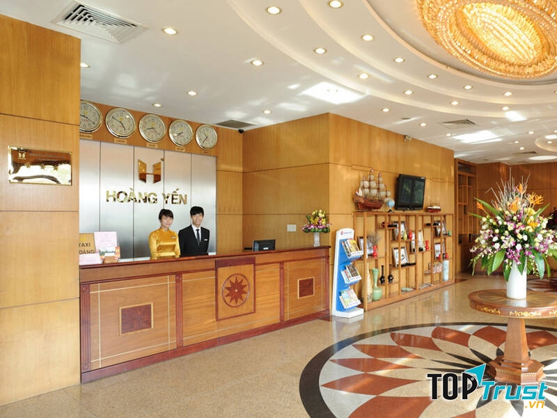 Sảnh khách sạn Hoàng Yến