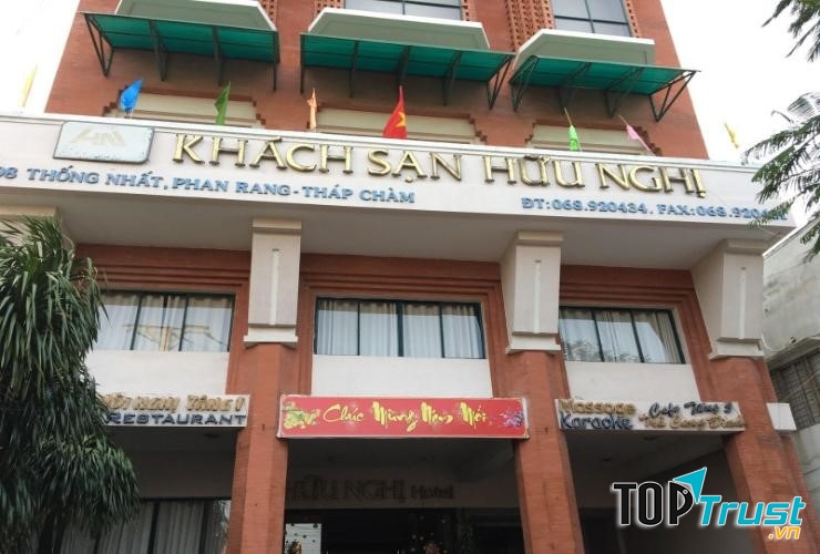 Khách sạn Hữu Ngh﻿ị